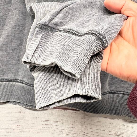 Disney Pixar Finding Nemo Dory Shark Crewneck Sweatshirt size M Vintage Wash - Picture 10 of 10